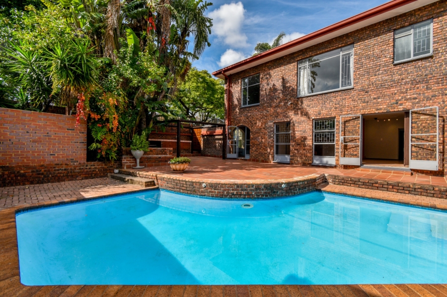 5 Bedroom Property for Sale in Nieuw Muckleneuk Gauteng