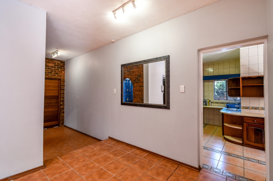 5 Bedroom Property for Sale in Nieuw Muckleneuk Gauteng