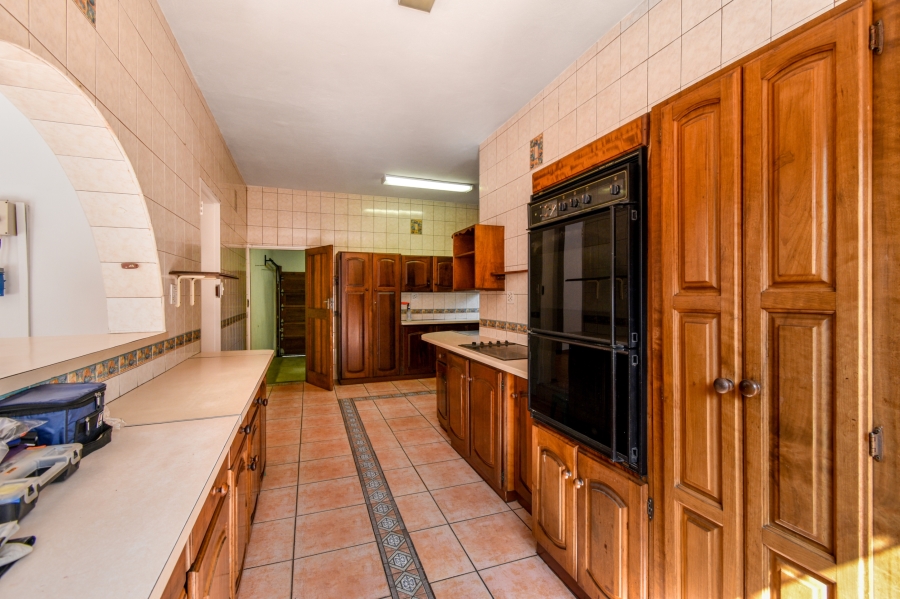 5 Bedroom Property for Sale in Nieuw Muckleneuk Gauteng