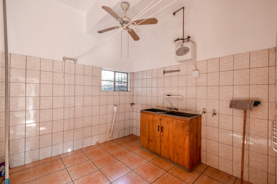 5 Bedroom Property for Sale in Nieuw Muckleneuk Gauteng