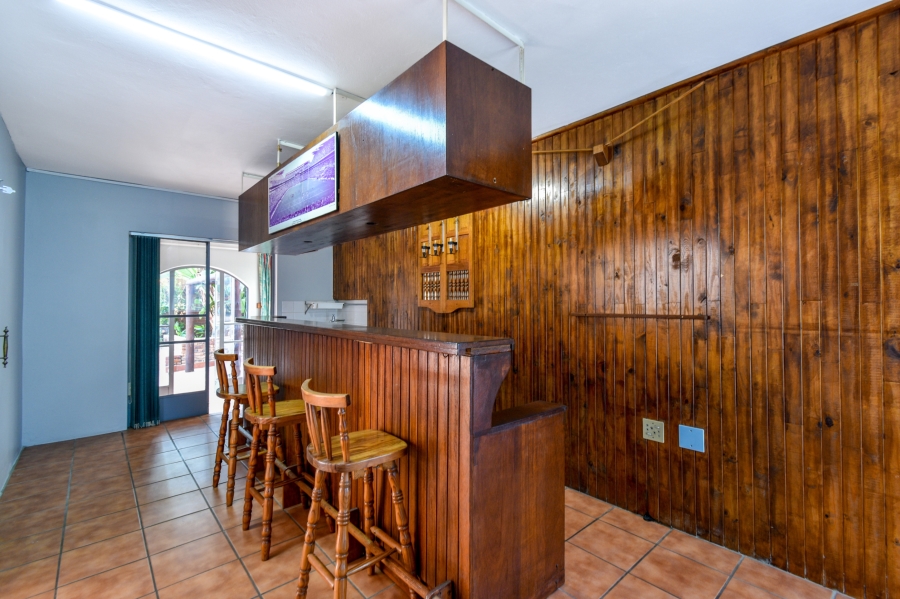 5 Bedroom Property for Sale in Nieuw Muckleneuk Gauteng