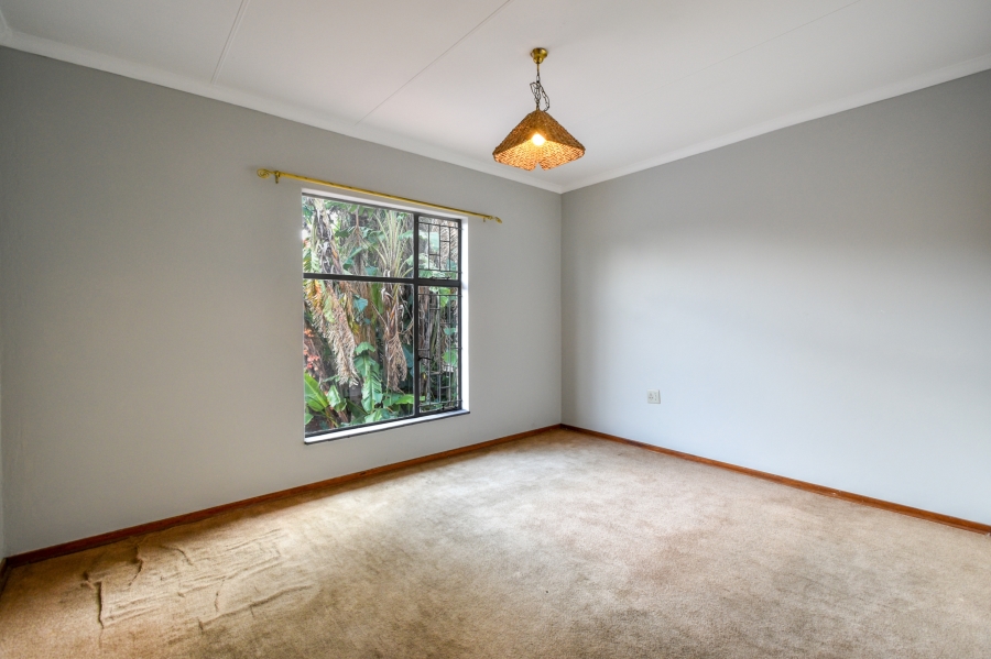 5 Bedroom Property for Sale in Nieuw Muckleneuk Gauteng
