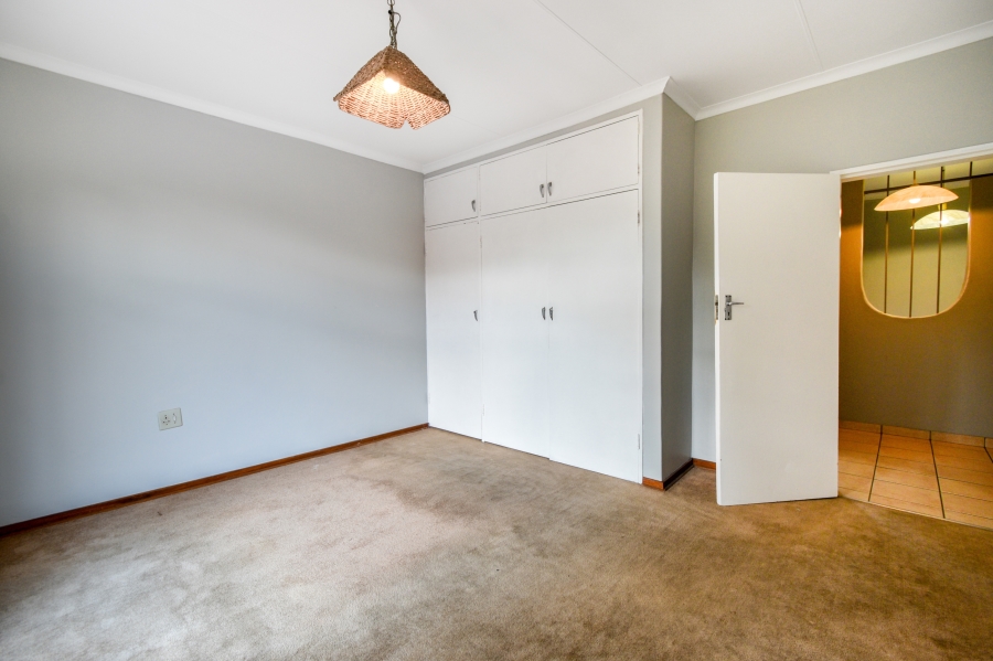 5 Bedroom Property for Sale in Nieuw Muckleneuk Gauteng