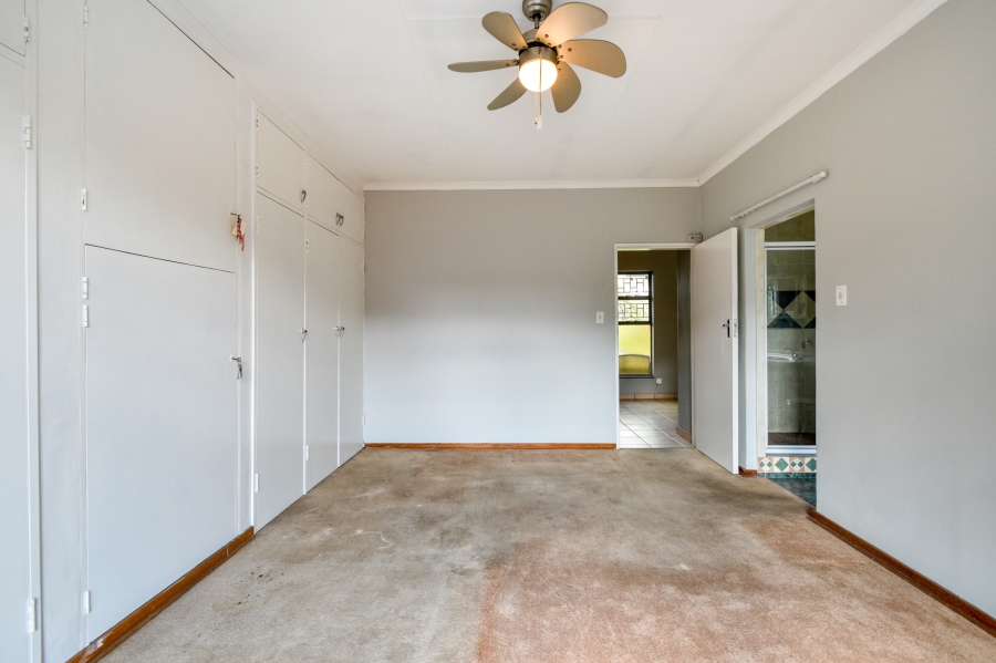 5 Bedroom Property for Sale in Nieuw Muckleneuk Gauteng