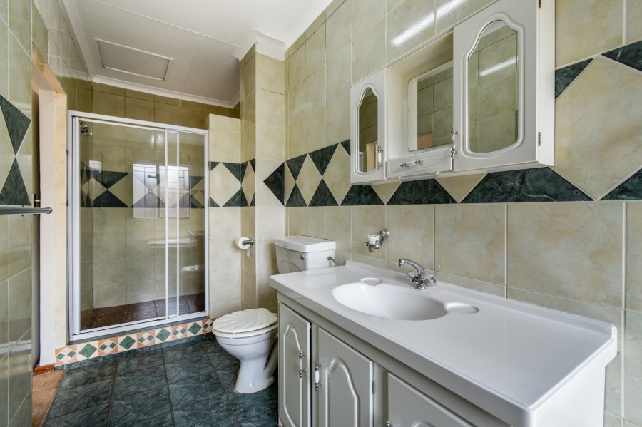 5 Bedroom Property for Sale in Nieuw Muckleneuk Gauteng