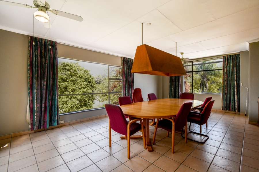 5 Bedroom Property for Sale in Nieuw Muckleneuk Gauteng