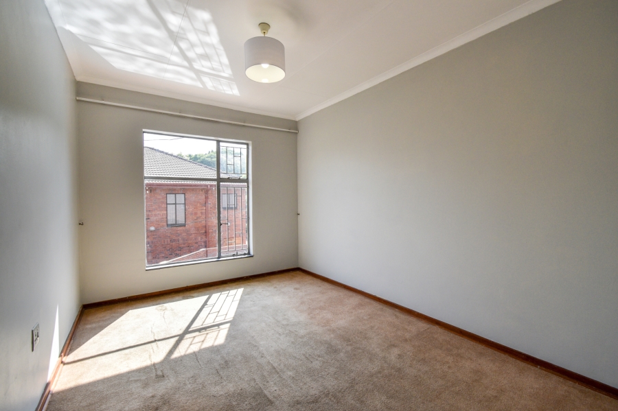 5 Bedroom Property for Sale in Nieuw Muckleneuk Gauteng