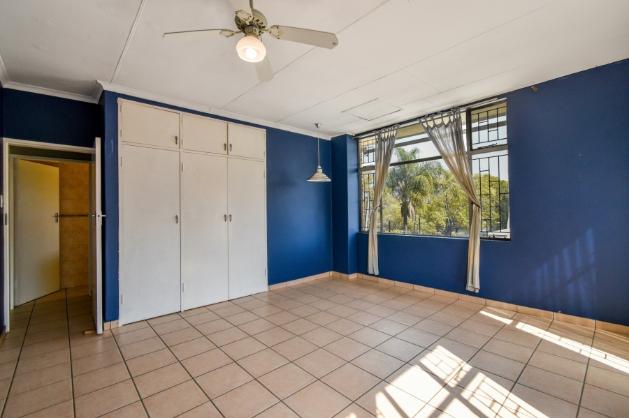 5 Bedroom Property for Sale in Nieuw Muckleneuk Gauteng