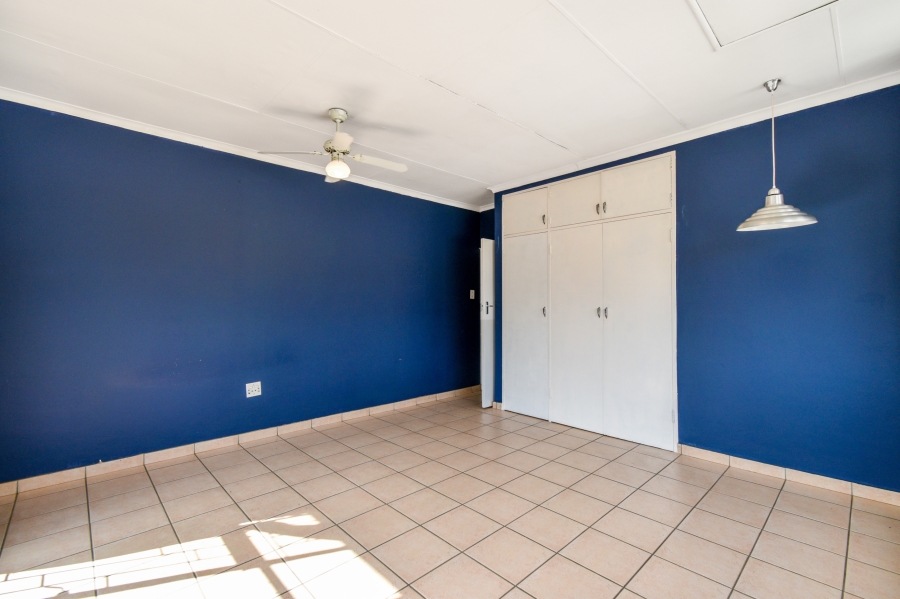 5 Bedroom Property for Sale in Nieuw Muckleneuk Gauteng