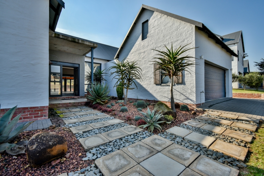 4 Bedroom Property for Sale in Waterlake Farm Lifestyle Estate Gauteng