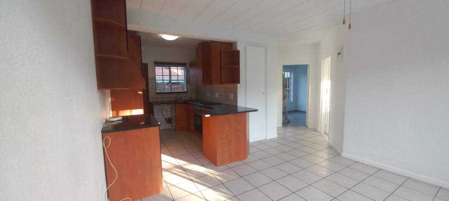 To Let 2 Bedroom Property for Rent in Farrarmere Gauteng