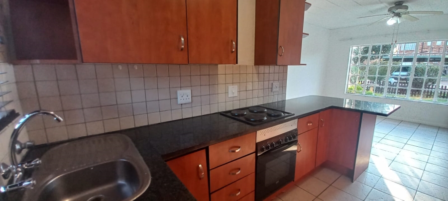 To Let 2 Bedroom Property for Rent in Farrarmere Gauteng