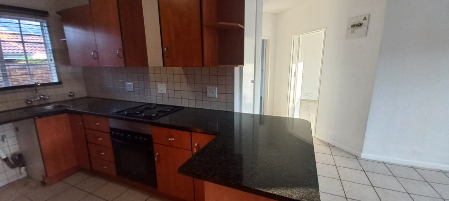 To Let 2 Bedroom Property for Rent in Farrarmere Gauteng