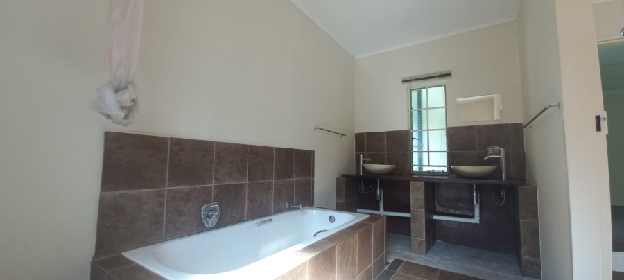 To Let 2 Bedroom Property for Rent in Benoni Orchards Ah Gauteng