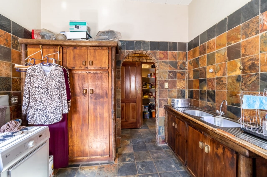 6 Bedroom Property for Sale in Ninapark Gauteng