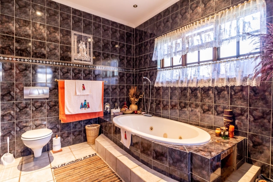 6 Bedroom Property for Sale in Ninapark Gauteng