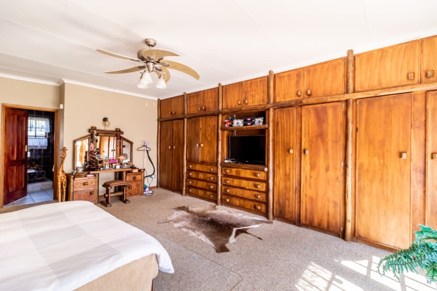 6 Bedroom Property for Sale in Ninapark Gauteng