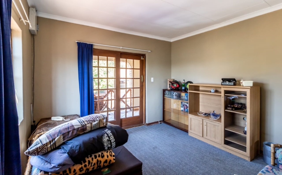 6 Bedroom Property for Sale in Ninapark Gauteng
