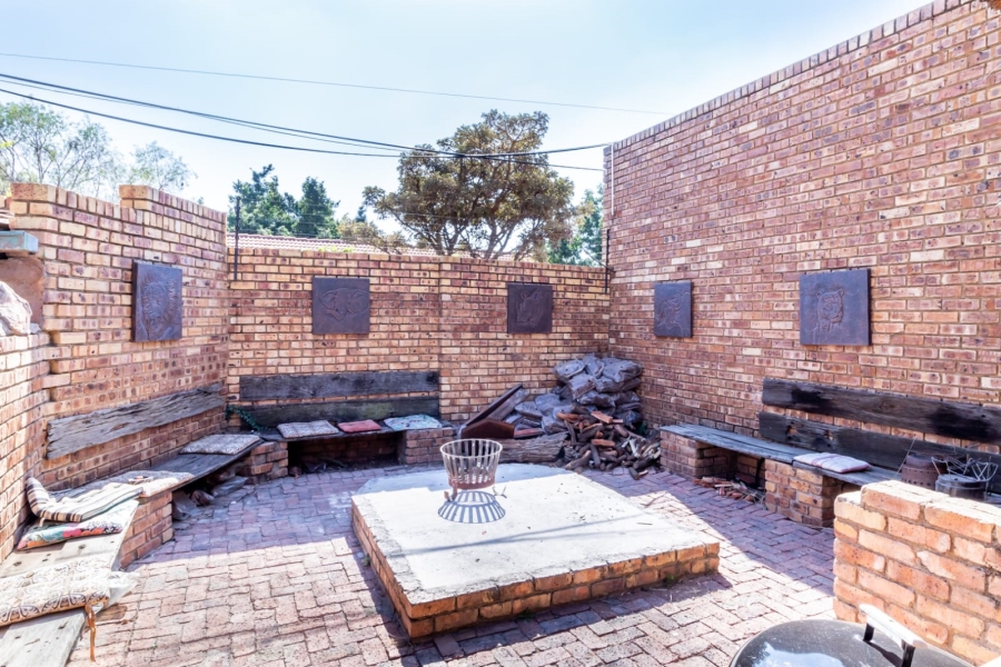 6 Bedroom Property for Sale in Ninapark Gauteng