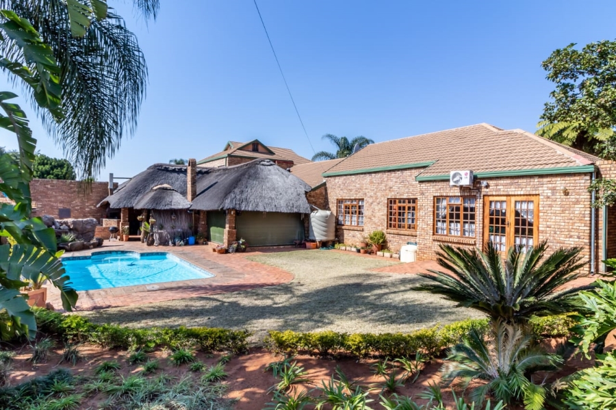 6 Bedroom Property for Sale in Ninapark Gauteng