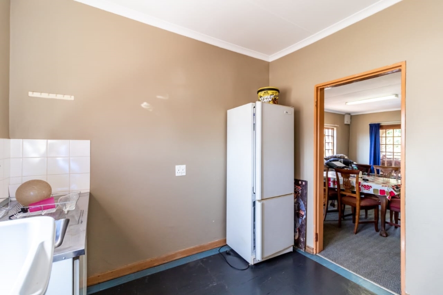 6 Bedroom Property for Sale in Ninapark Gauteng