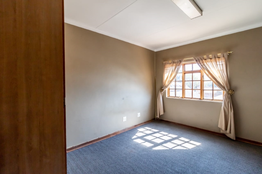 6 Bedroom Property for Sale in Ninapark Gauteng