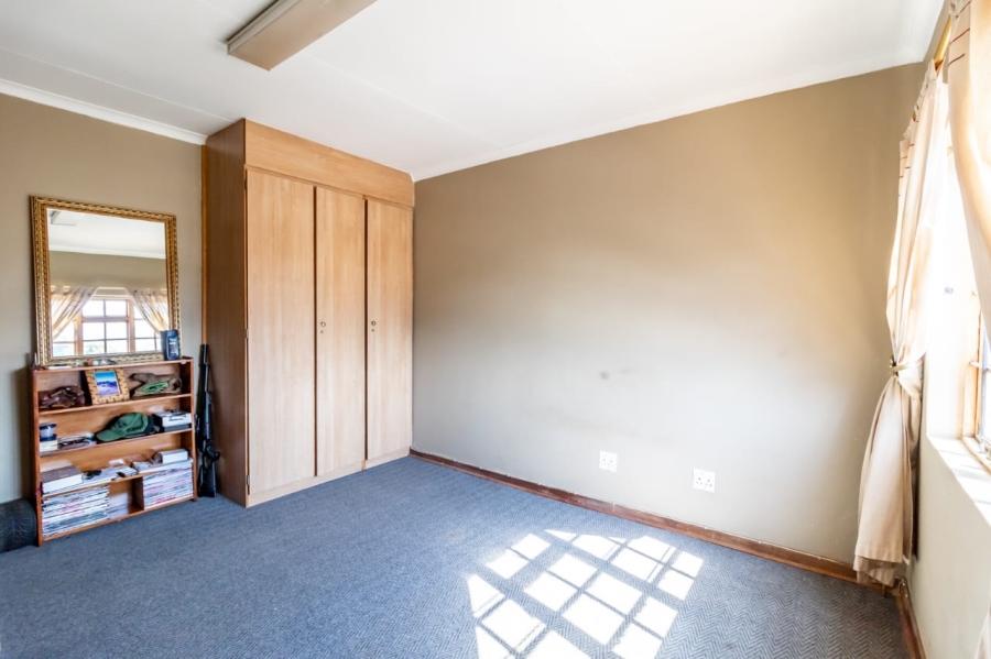 6 Bedroom Property for Sale in Ninapark Gauteng
