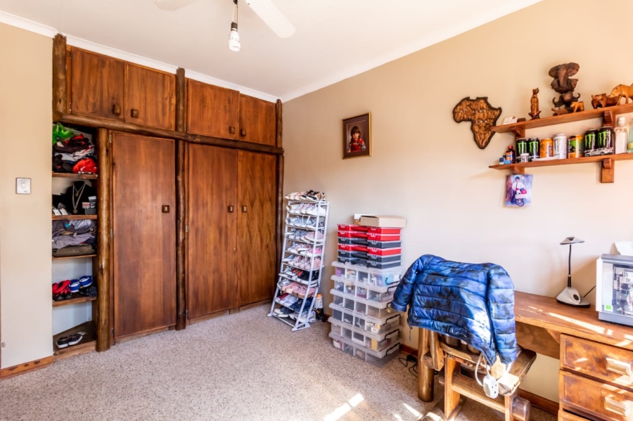 6 Bedroom Property for Sale in Ninapark Gauteng