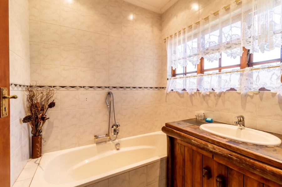 6 Bedroom Property for Sale in Ninapark Gauteng