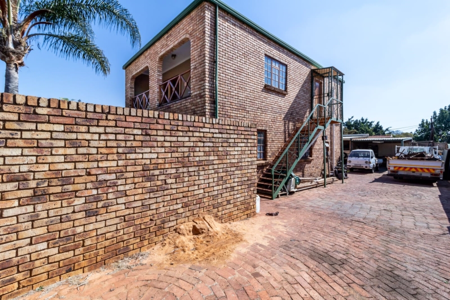 6 Bedroom Property for Sale in Ninapark Gauteng