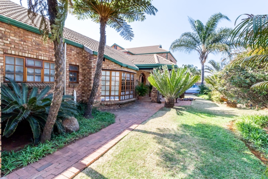 6 Bedroom Property for Sale in Ninapark Gauteng