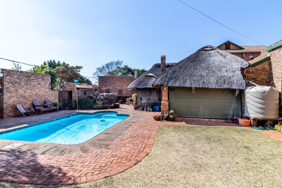 6 Bedroom Property for Sale in Ninapark Gauteng