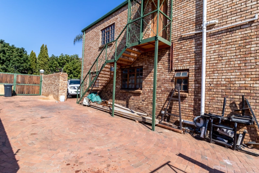 6 Bedroom Property for Sale in Ninapark Gauteng