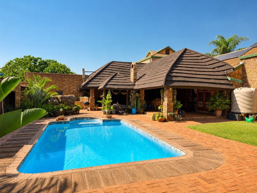 6 Bedroom Property for Sale in Ninapark Gauteng