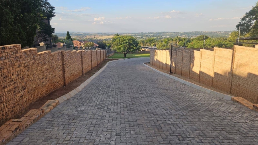 5 Bedroom Property for Sale in Poortview Gauteng