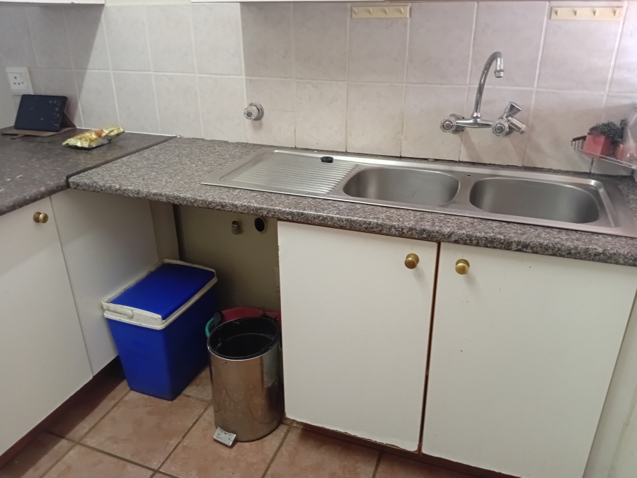 To Let 2 Bedroom Property for Rent in Faerie Glen Gauteng