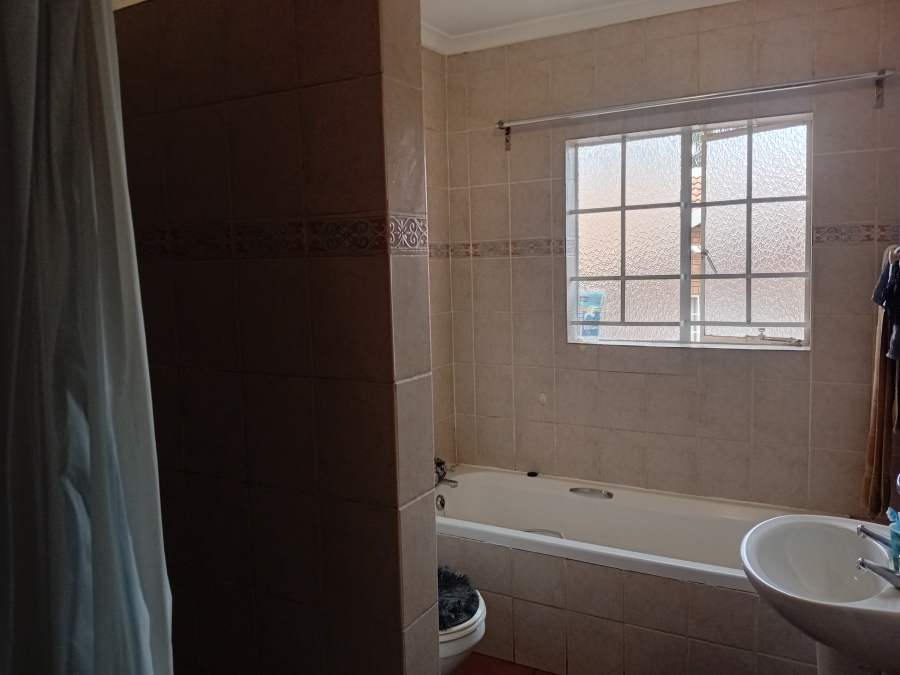To Let 2 Bedroom Property for Rent in Faerie Glen Gauteng