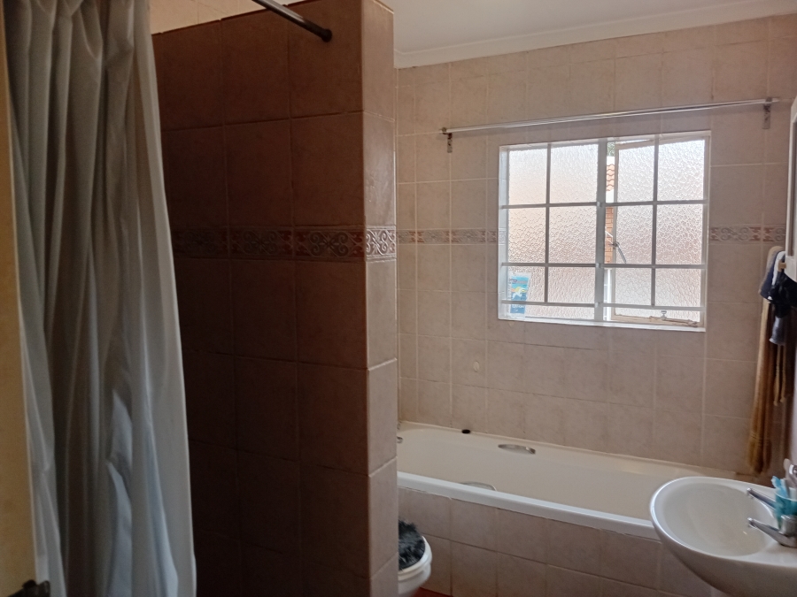To Let 2 Bedroom Property for Rent in Faerie Glen Gauteng