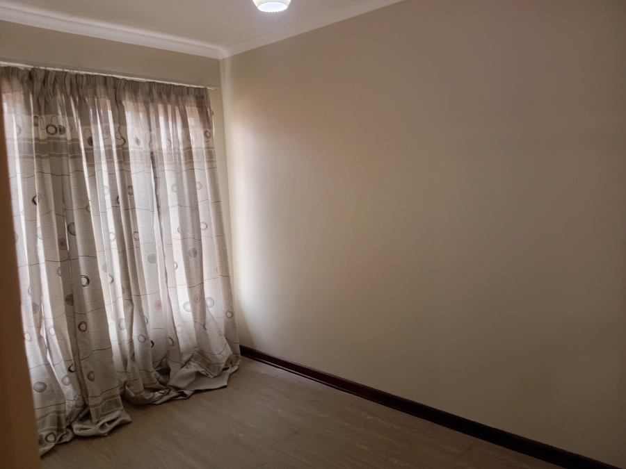 To Let 2 Bedroom Property for Rent in Faerie Glen Gauteng