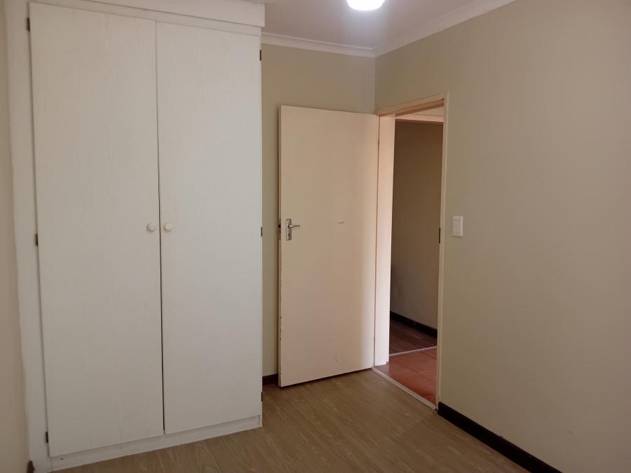 To Let 2 Bedroom Property for Rent in Faerie Glen Gauteng