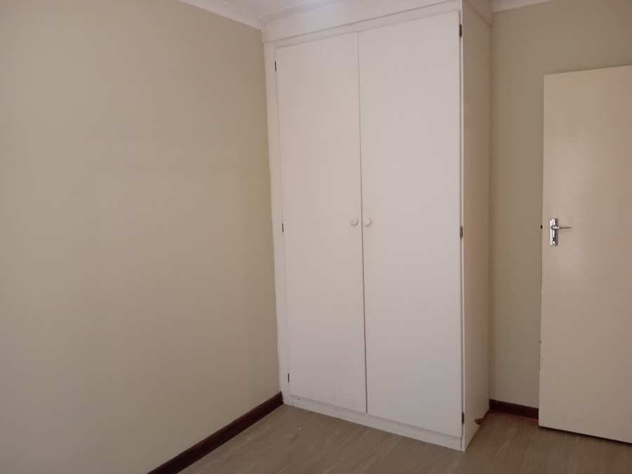 To Let 2 Bedroom Property for Rent in Faerie Glen Gauteng