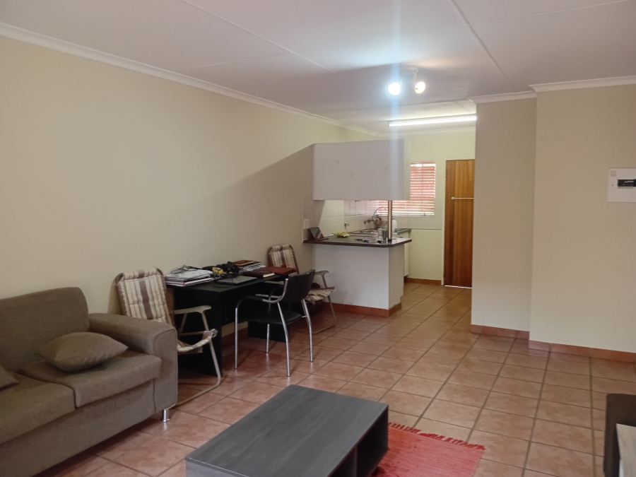 To Let 2 Bedroom Property for Rent in Faerie Glen Gauteng
