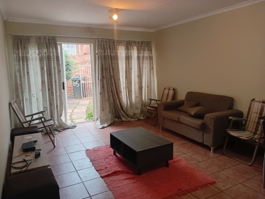 To Let 2 Bedroom Property for Rent in Faerie Glen Gauteng