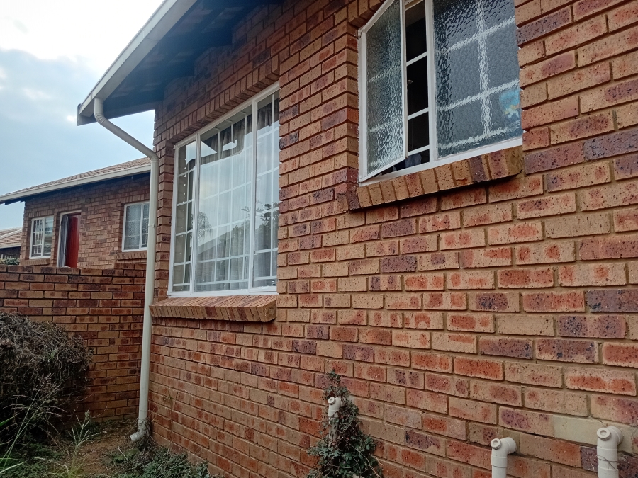To Let 2 Bedroom Property for Rent in Faerie Glen Gauteng