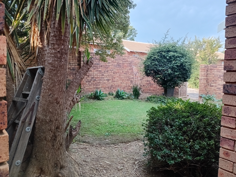 To Let 2 Bedroom Property for Rent in Faerie Glen Gauteng