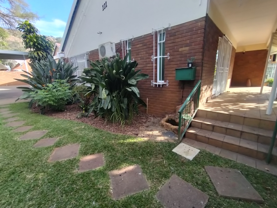5 Bedroom Property for Sale in Florauna Gauteng