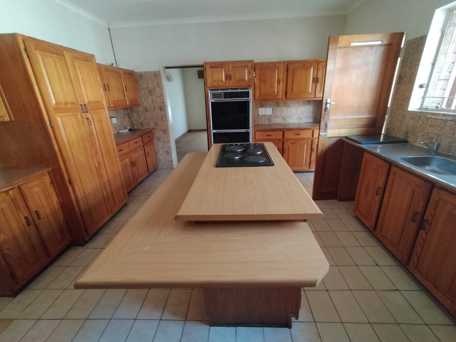5 Bedroom Property for Sale in Florauna Gauteng