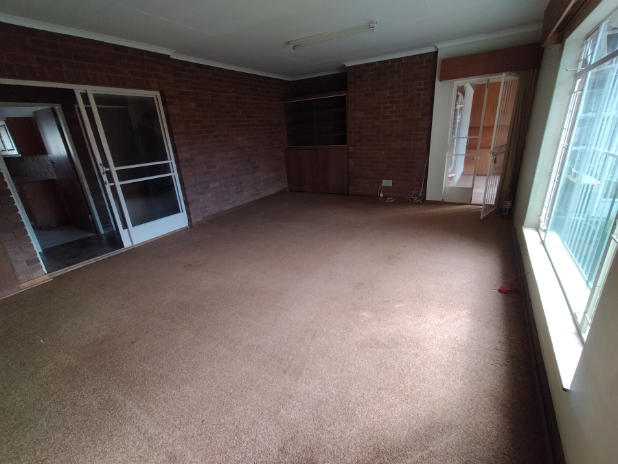 5 Bedroom Property for Sale in Florauna Gauteng