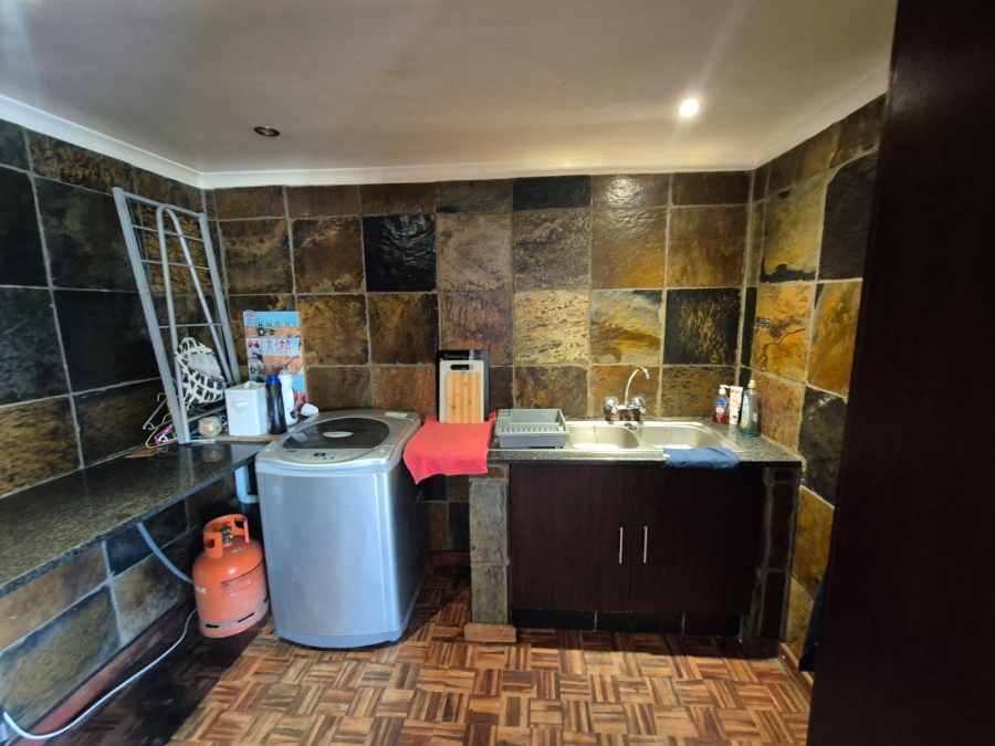 3 Bedroom Property for Sale in Brackendowns Gauteng