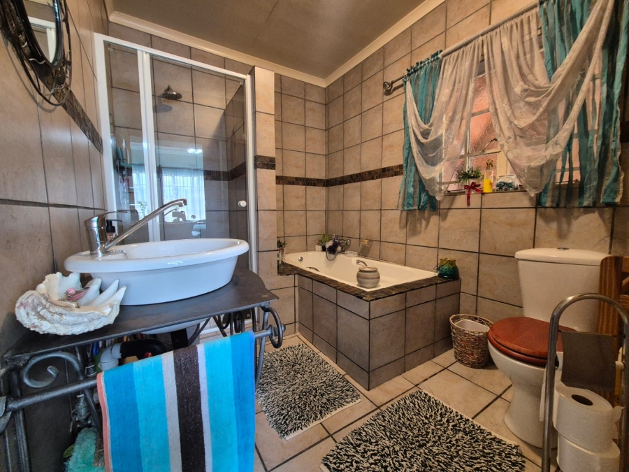 3 Bedroom Property for Sale in Brackendowns Gauteng